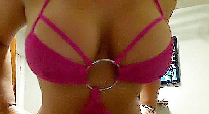 Gran escote
 #7936527