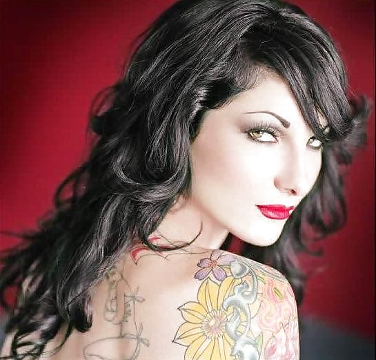 Aún más chicas tatuadas - punk - emo
 #4299618