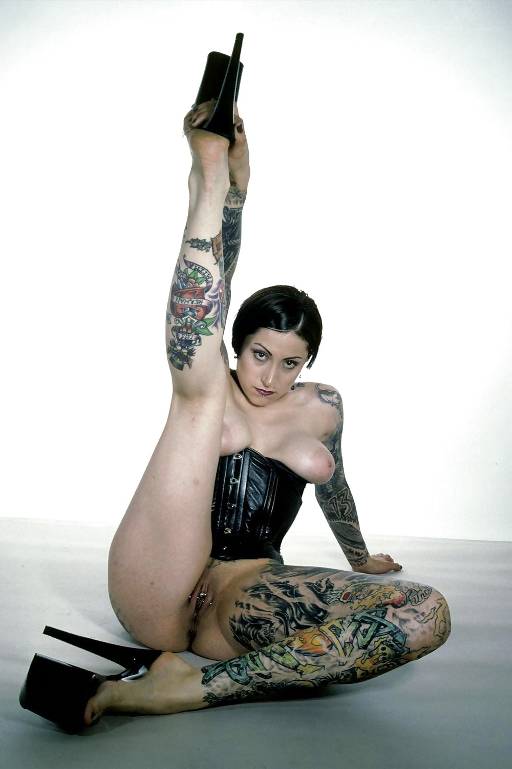 Aún más chicas tatuadas - punk - emo
 #4299860