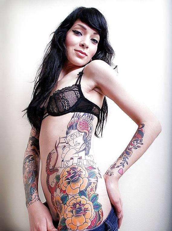 Aún más chicas tatuadas - punk - emo
 #4299945