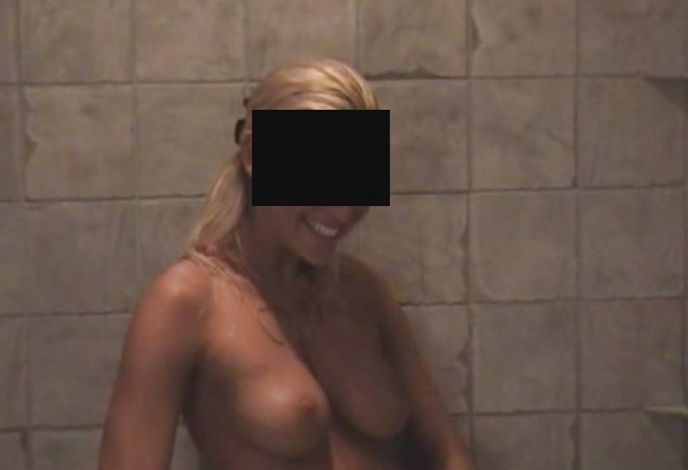 Io, sotto la doccia (da video) #18503383