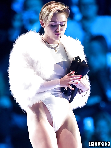 Sexy Miley Cyrus MTV EMA in Amsterdam November 2013  #22582841
