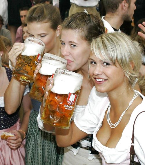 Karl grubers ragazze beerfest
 #18968987
