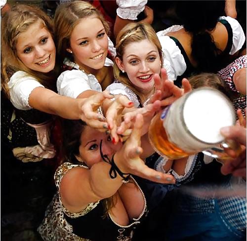 Karl grubers ragazze beerfest
 #18968991
