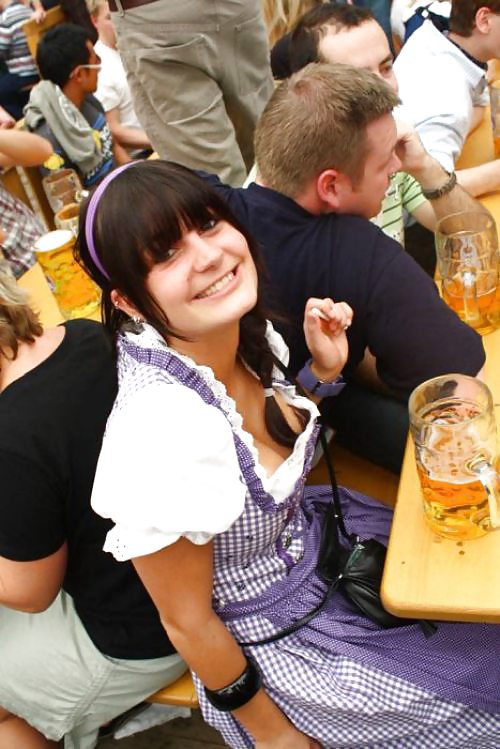 Karl grubers ragazze beerfest
 #18969051