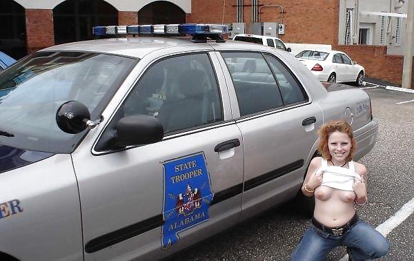 Auto della polizia che lampeggia ii
 #19085177