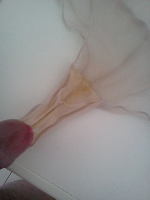 パンティの上に乗っかっている人たちの話 2
 #13238414