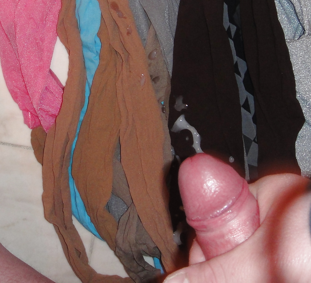 Tre cazzi diversi che sono venuti sulle stesse calze di nylon
 #18609201