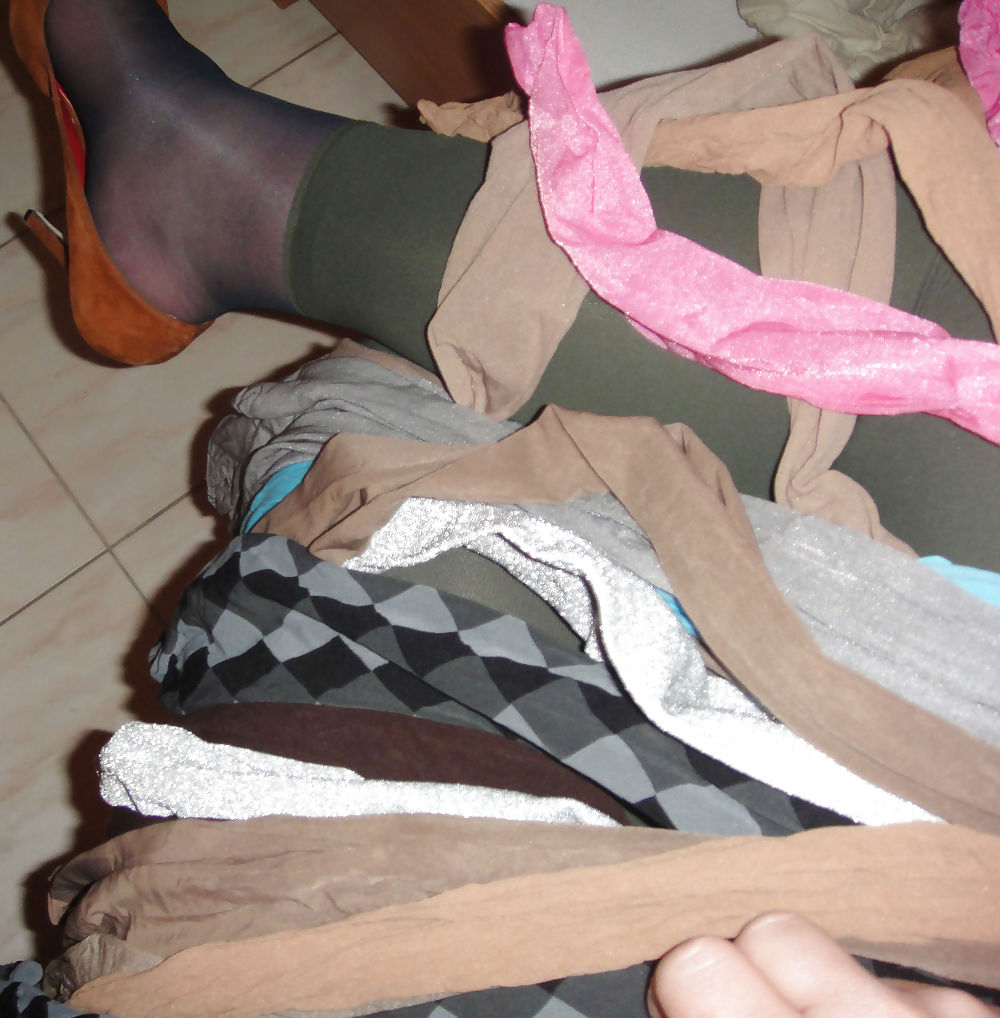 Tre cazzi diversi che sono venuti sulle stesse calze di nylon
 #18609214