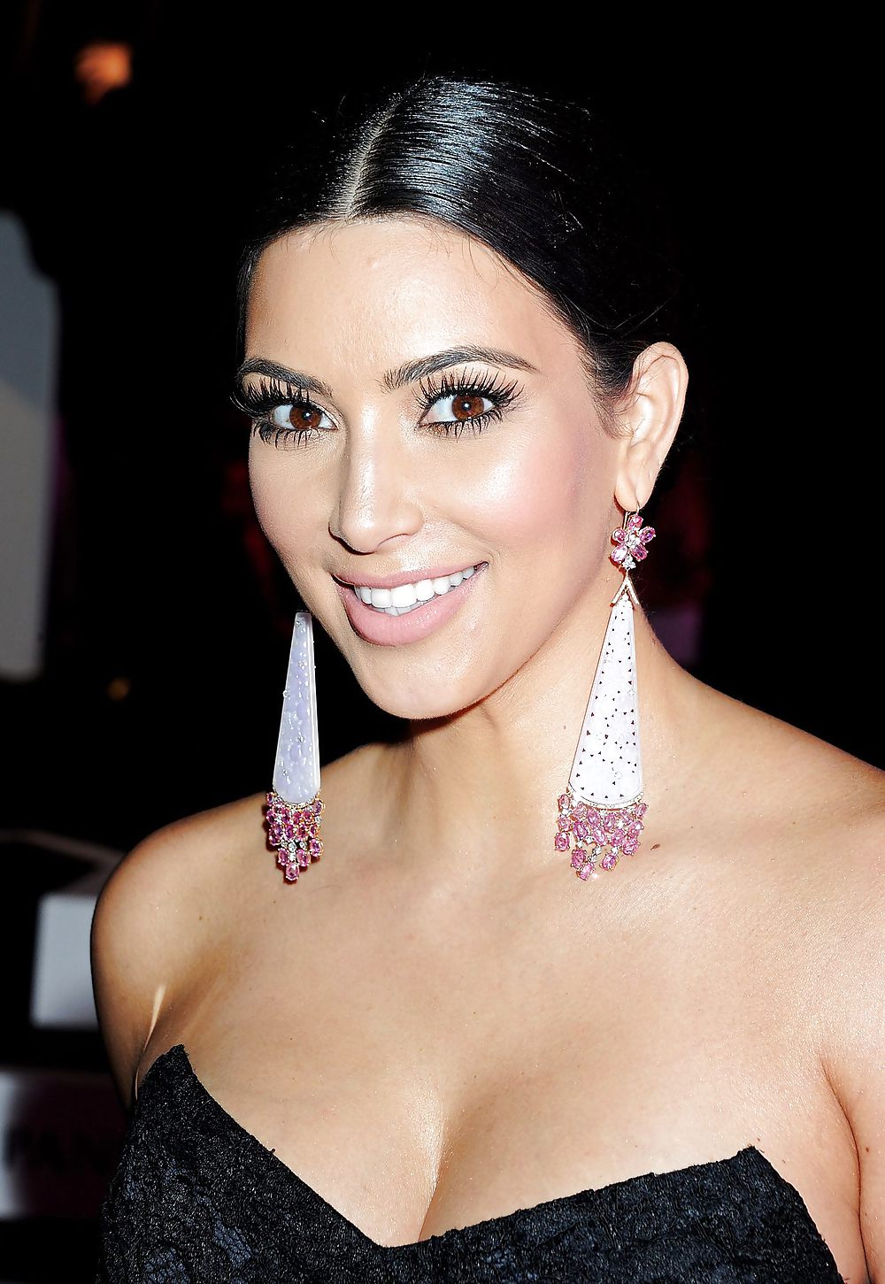 Kim kardashian glamour women of the year awards 2011london
 #4153676