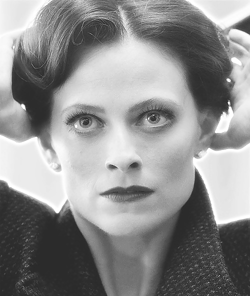 Lara Pulver #14833249