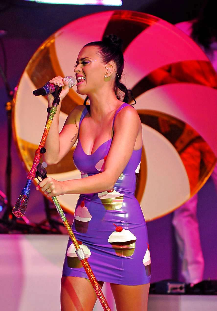 Katy Perry shows off sexy breasts & legs on the stage #10279477