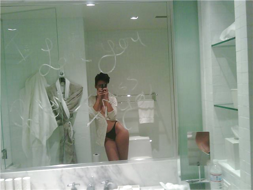 Rihanna culo nudo
 #14621105