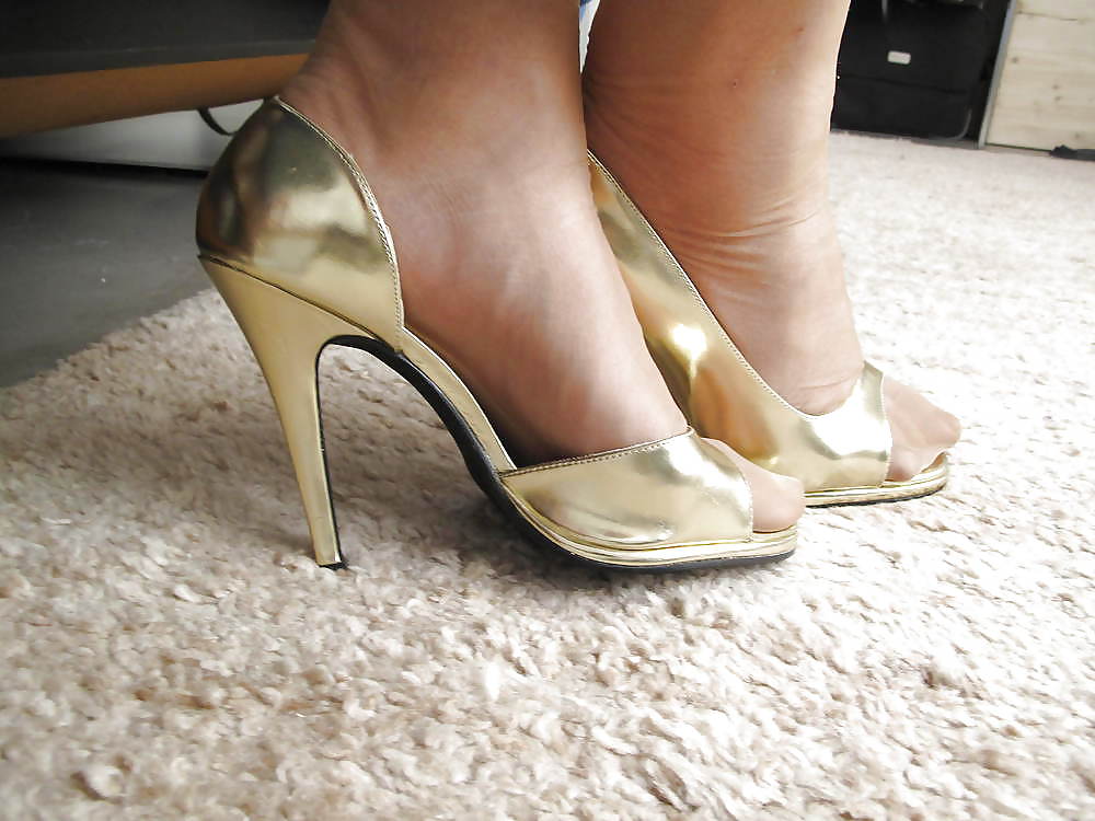 Nylonfeet
 #18086224