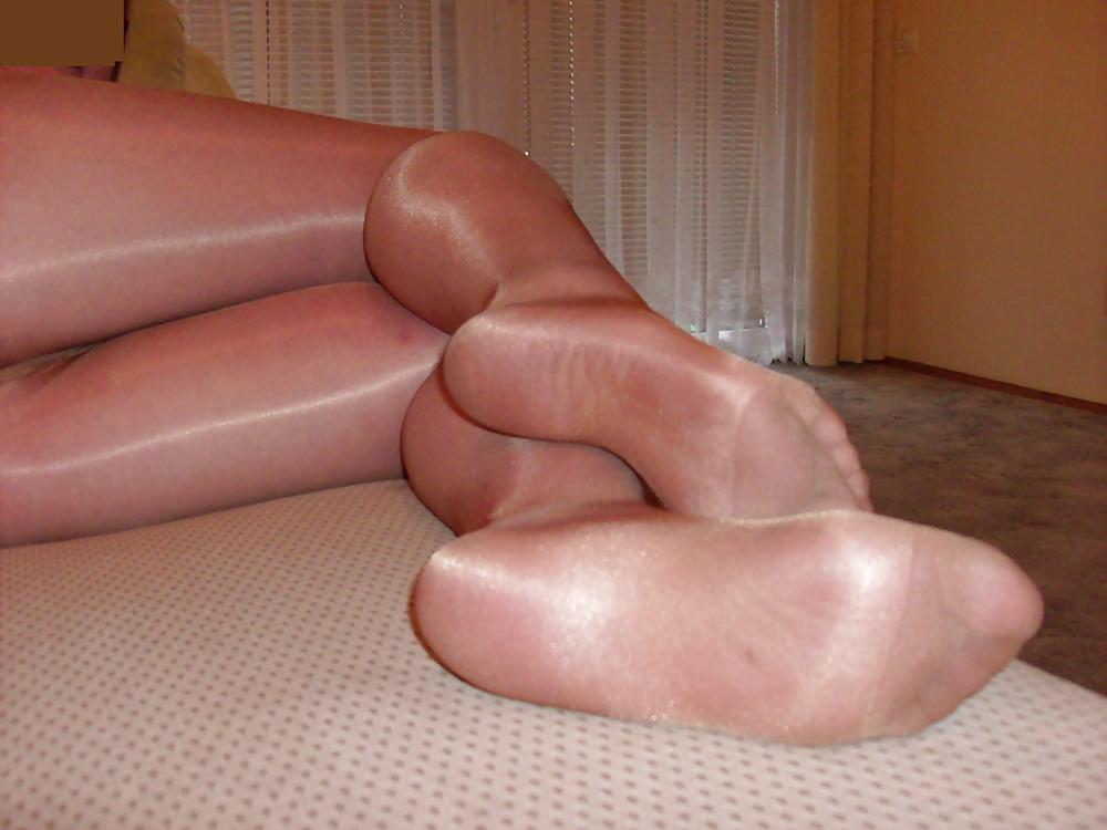 Nylonfeet
 #18086261