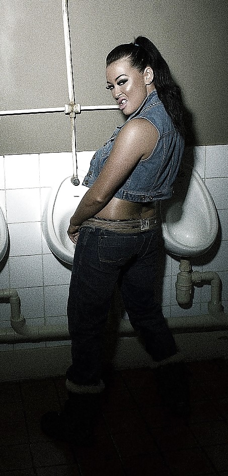 Amanda Rendall - Toilet #6055000