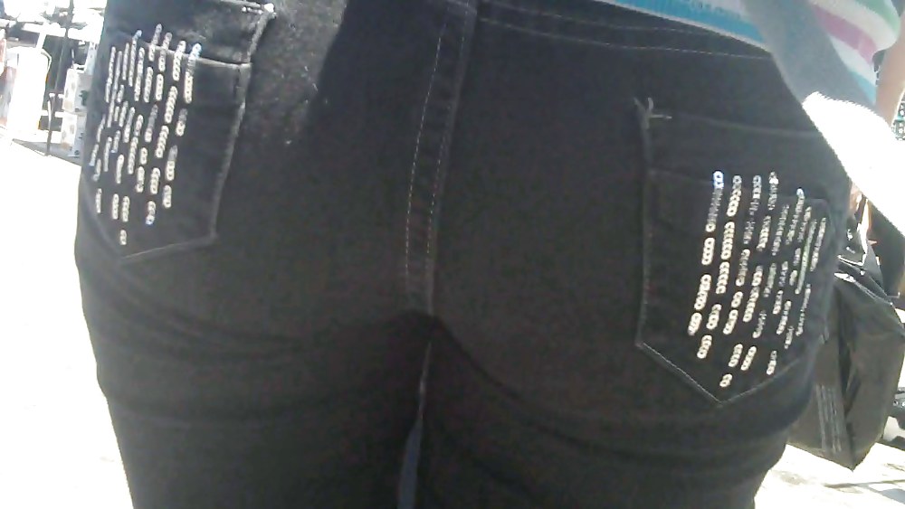 Edible butt and ass so nice in them jeans  #3672700