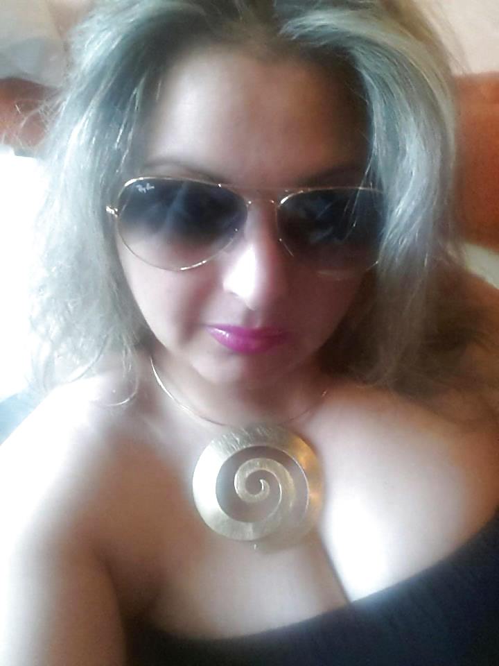 Árabe tunecino: najla
 #20876111