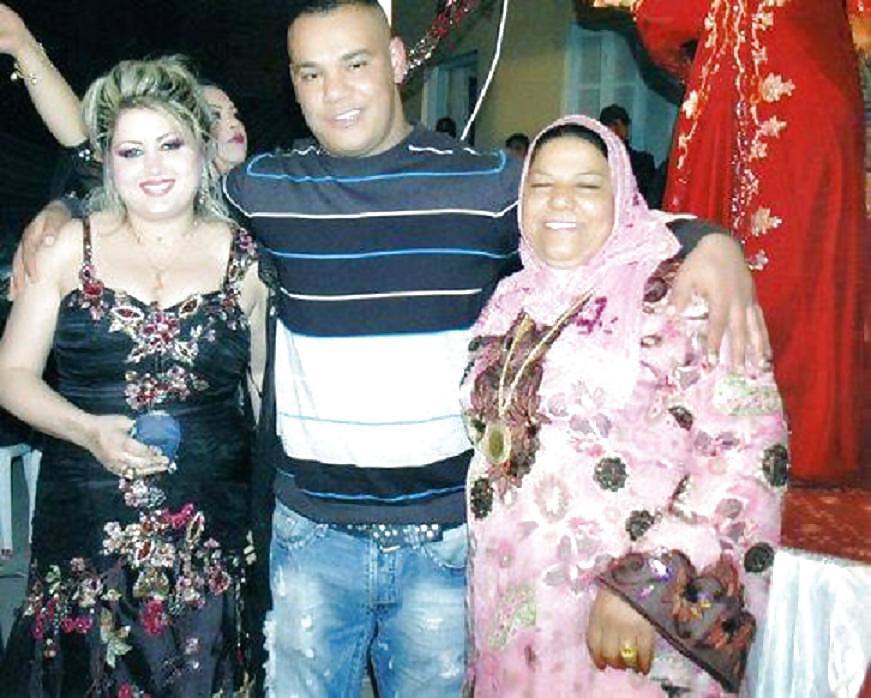 Árabe tunecino: najla
 #20876124