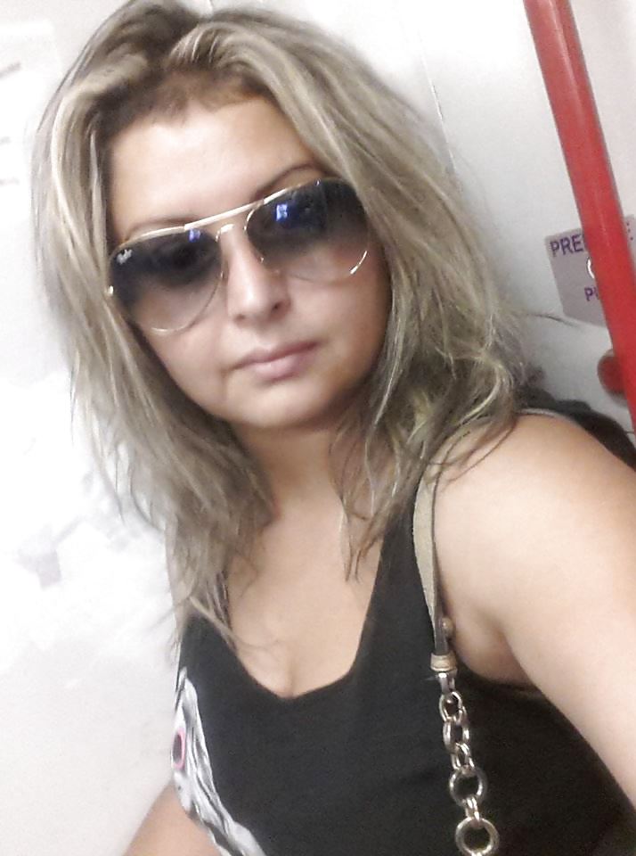 Árabe tunecino: najla
 #20876133