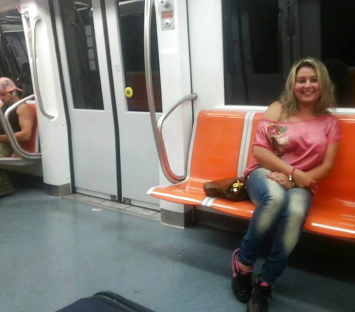 Árabe tunecino: najla
 #20876138