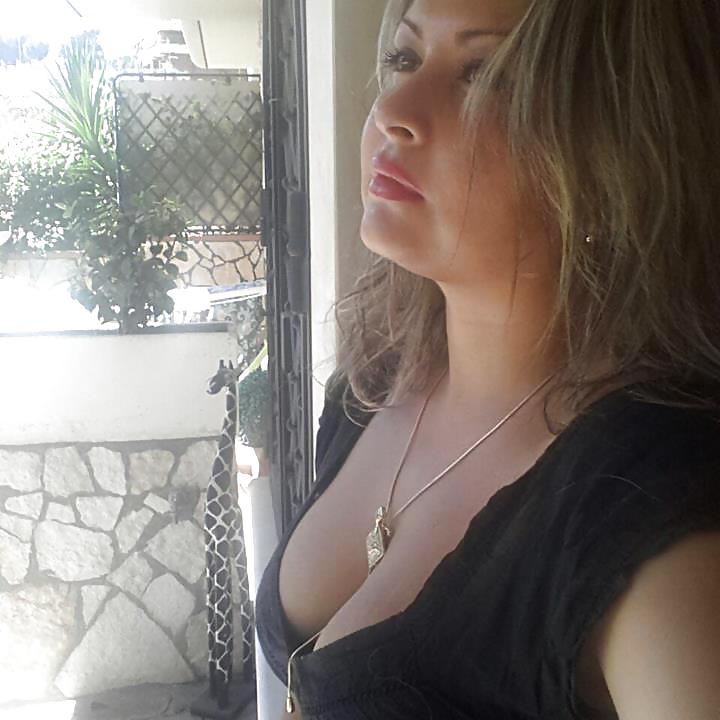 Árabe tunecino: najla
 #20876154