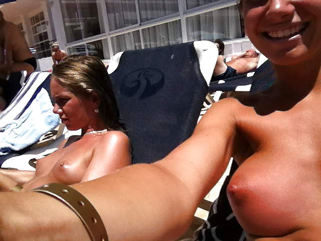 Fotos de vacaciones desnudas de jóvenes calientes - comentario sucio para más
 #21757266