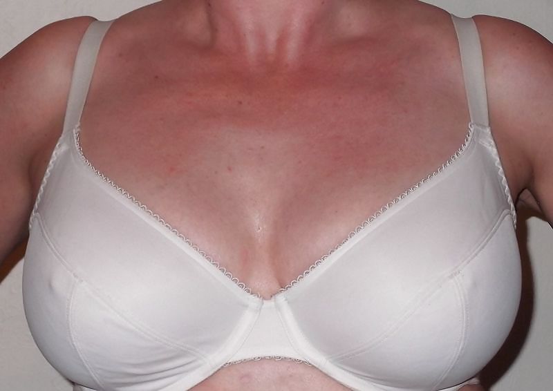 Frau Ihre Verkaufs-BHs Auf Dem Netz 3 #7432234