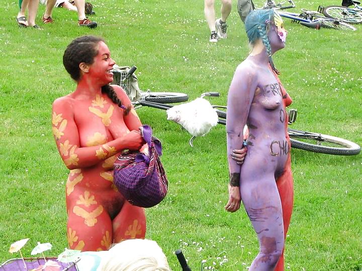 Nude Painted Ladies in Public Fetish Gallery 26 #19407098