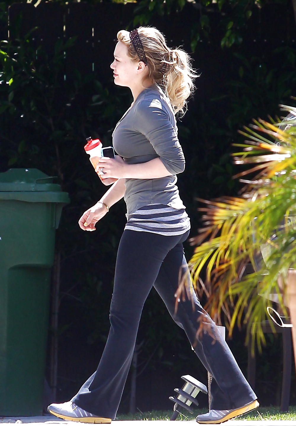 Hilary Duff Candids in Los Angeles #5045301