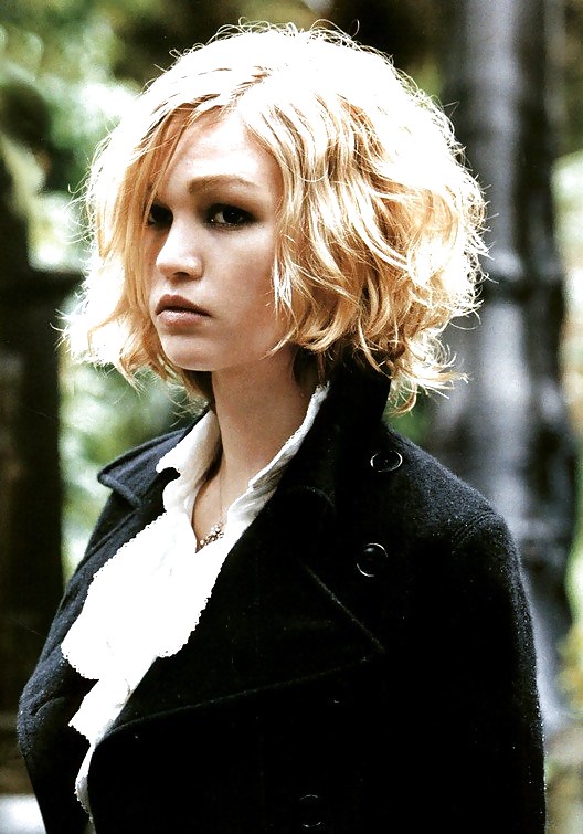 Julia Stiles #17997290