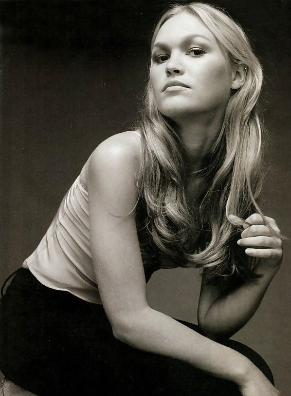 Julia Stiles #17997309