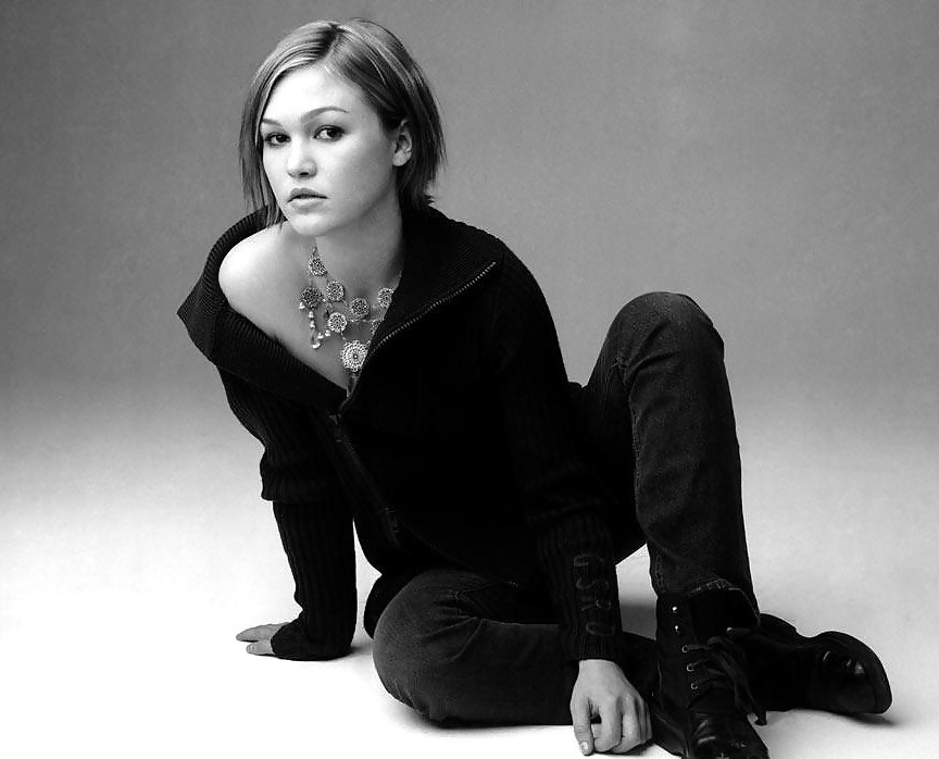 Julia Stiles #17997360