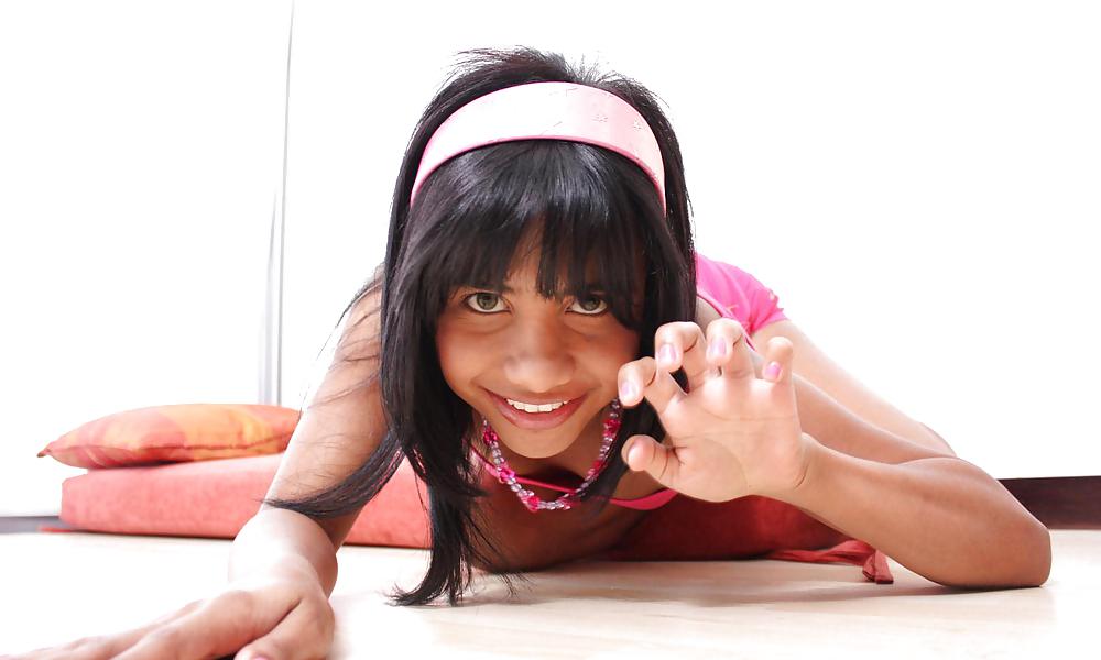 Charming Tobie - Playing on the floor #3786224