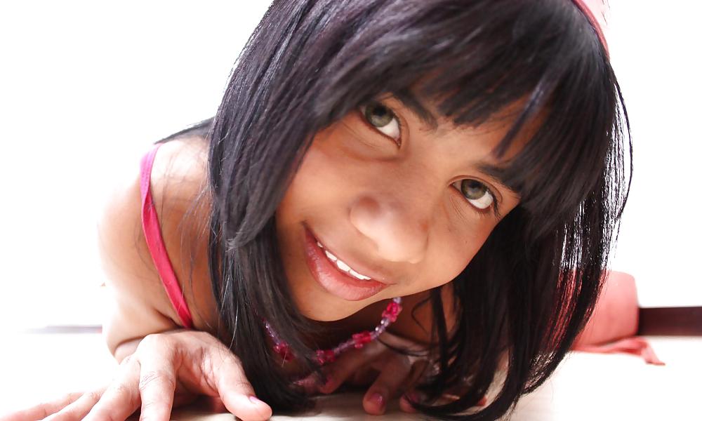 Charming Tobie - Playing on the floor #3786265