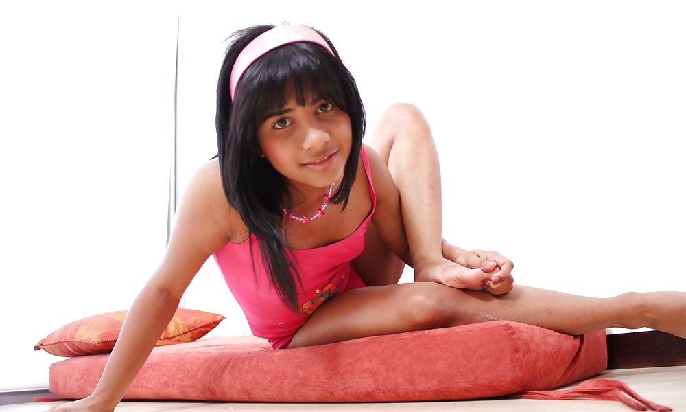 Charming Tobie - Playing on the floor #3786329