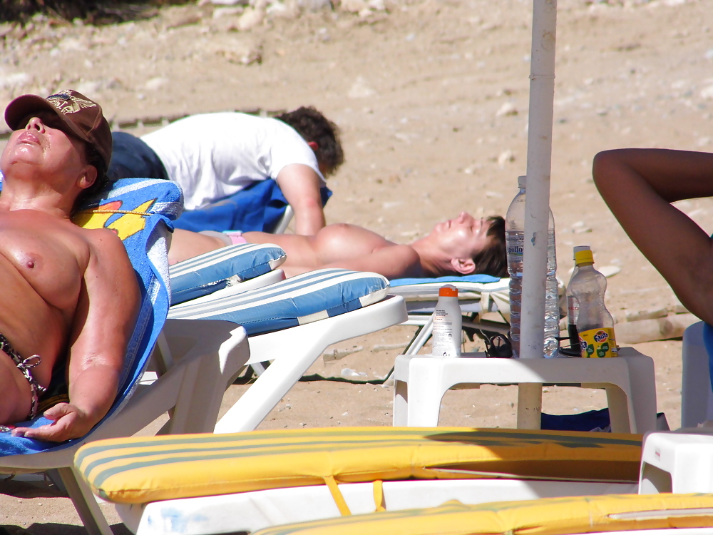 Oben-ohne-in Pefkos, Griechenland #21453475