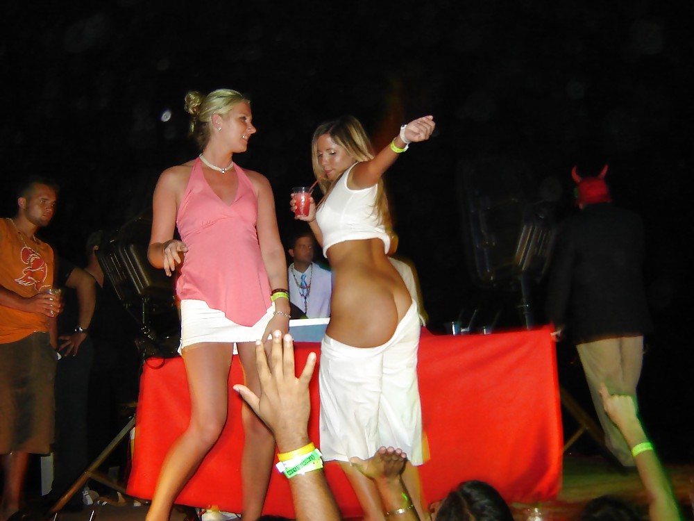 ¡¡¡Chicas bajándose las bragas y enseñando el rabo!!!
 #14170139