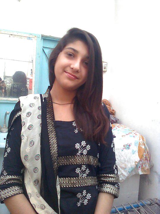 Pakistanisch Junge Schöne Mädchen #12256376