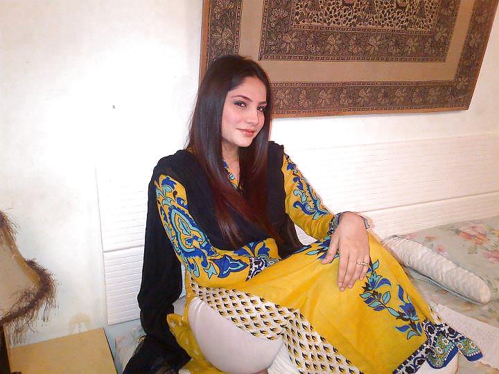 Pakistanisch Junge Schöne Mädchen #12256446