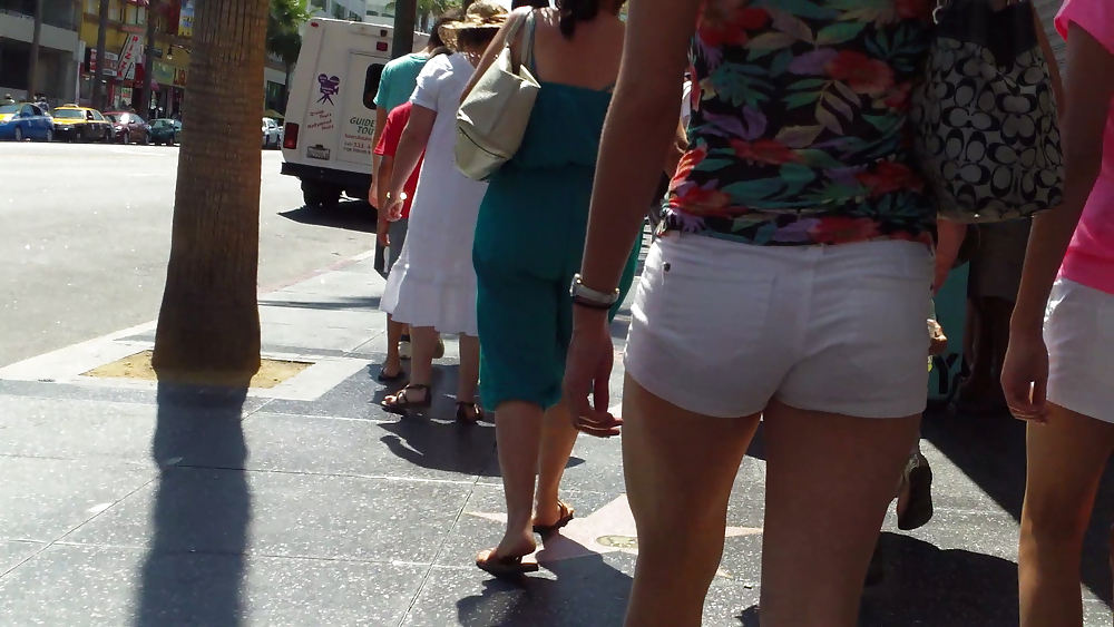セクシーな夏のショートパンツを履いたティーンのお尻と臀部の盛り合わせ 
 #22782752