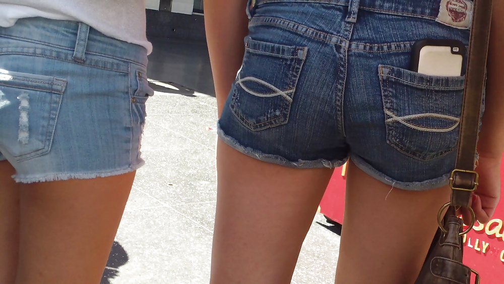 Culi giovani assortiti & culo in pantaloncini estivi sexy 
 #22782891