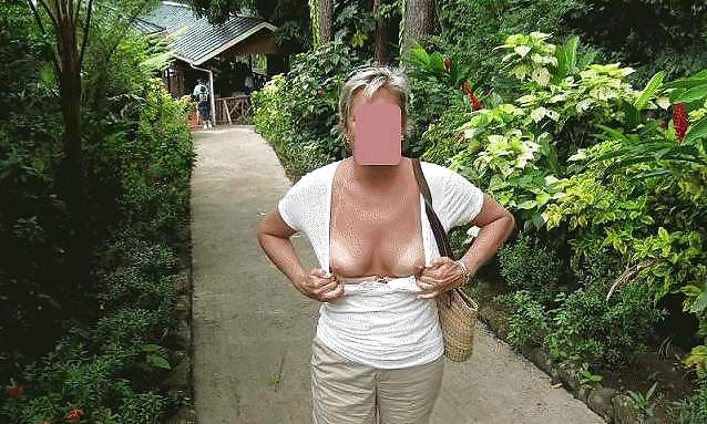 Al aire libre en el desnudo dejar que todo cuelgue
 #7205961