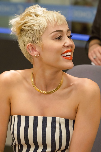 Miley cyrus :-) 2
 #18859864