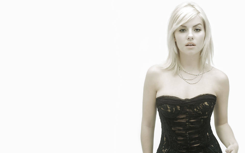 Elisha cuthbert
 #16810227