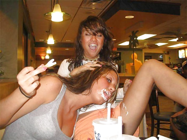 Girl's party. #9348903