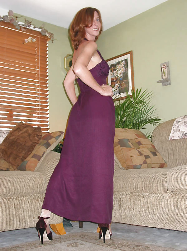 紫色のドレスを着た私 白いパンティーと白いパンストを履いた私
 #13394273