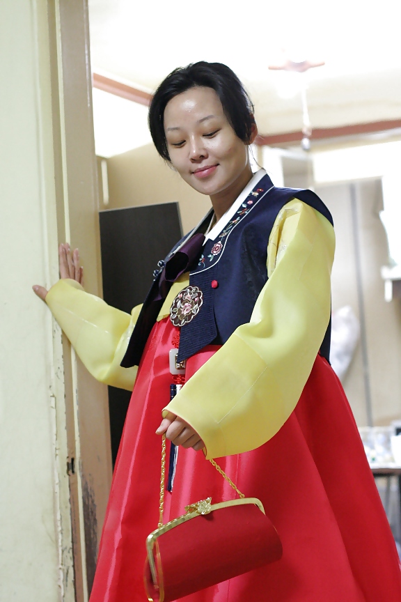 韓国の韓服の女性がディルドとファック
 #10425391