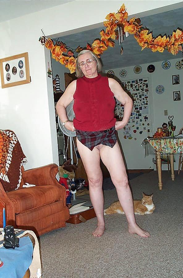Granny,s striptease. #3132609