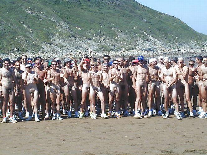 Divertimento nudo sulla spiaggia
 #783179